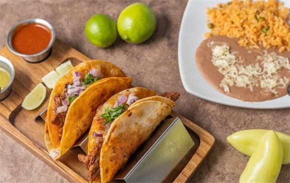 Man, this Mexican food looks yummy! 